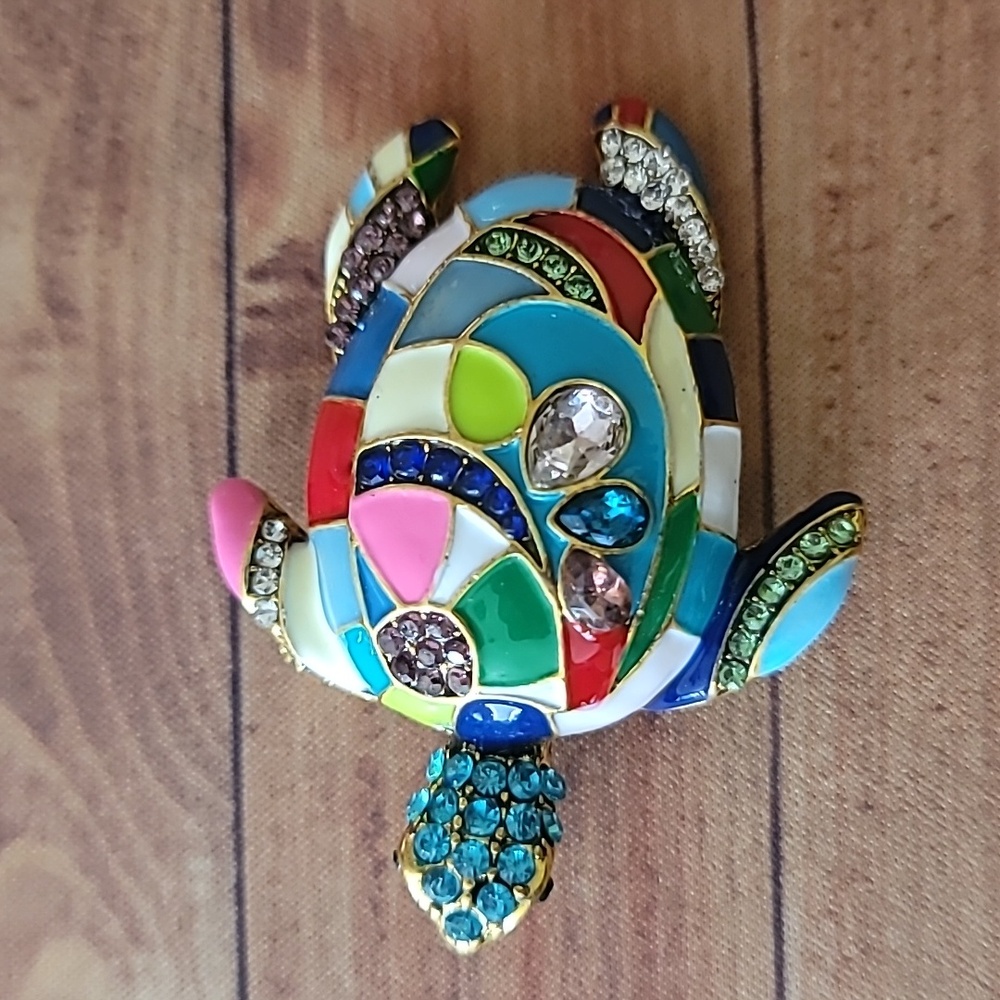 Turtle Elegant Enamel Vintage with Rhinestone Accents Animal Lapel Pin Brooch